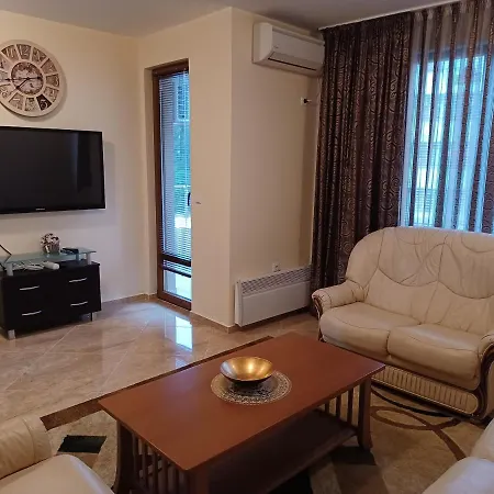 супер център Zheleva Apartamento *