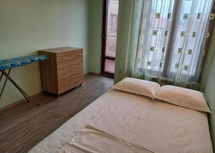 супер център Zheleva Apartamento *